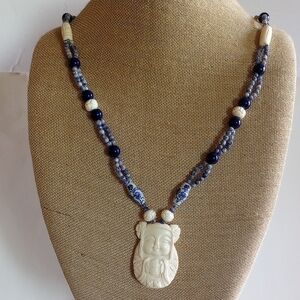 CHINESE VINTAGE NETSUKE GEISHA GIRL WITH GIFT LONGEVITY PROSPERITY NECKLACE 32"